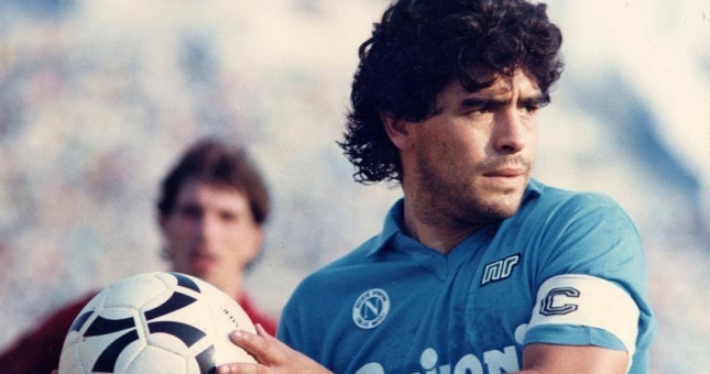 Bí ẩn sau khi Diego Maradona qua đời, 8 người đối mặt 25 năm trong song sắt