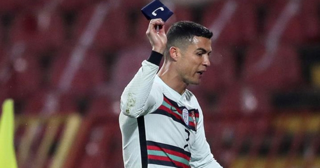 Băng đội trưởng Ronaldo ném đi được định giá gần 2 tỷ đồng