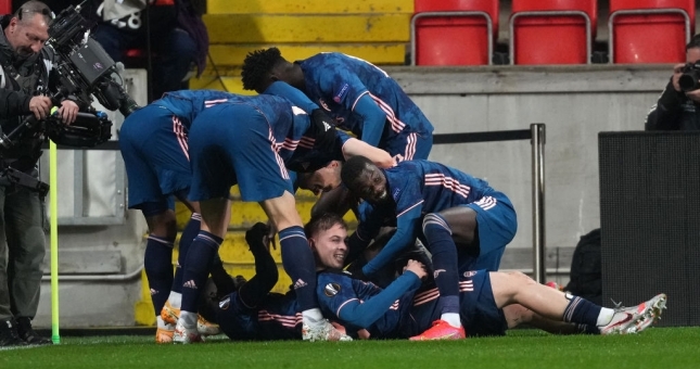 Arsenal đè bẹp đối thủ ngay trên sân khách