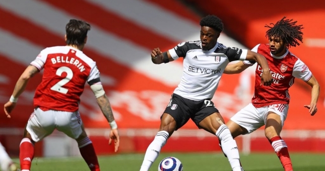 Arsenal thoát thua may mắn ở những phút bù giờ cuối cùng