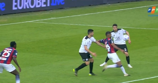 Trung vệ Serie A gây sốt với siêu phẩm dứt điểm có một không hai