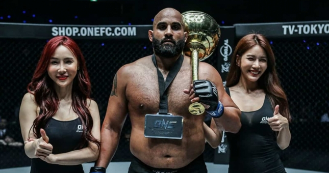 'Trùm MMA hạng nặng' thua sốc, mất đai sau 5 năm thống trị