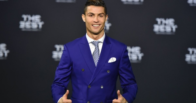 Ronaldo ký hợp đồng 2 năm với ‘gã khổng lồ’