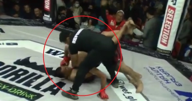 VIDEO: Trọng tài tấn công võ sĩ ngay trong trận đấu vì dám trái lệnh