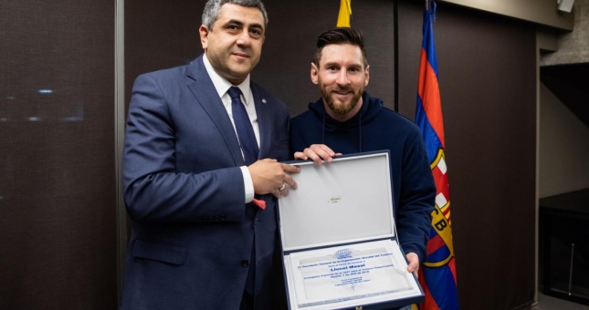 Ký hợp đồng với ‘gã khổng lồ’, Messi nhận mức lương 'trên trời'