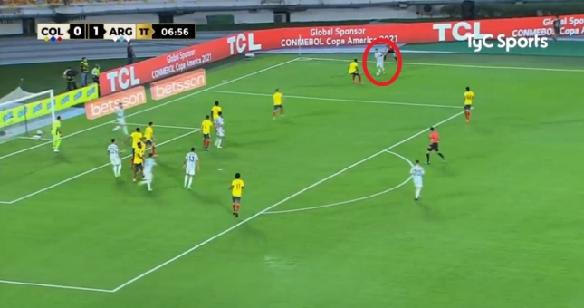 Messi 'tấu hài' vô tình mở ra bàn thắng cho Argentina tại Vòng loại World Cup 2022