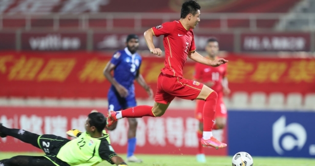 'Ronaldo Trung Quốc' ghi bàn đẳng cấp thế giới, định đoạt cuộc đua vòng loại World Cup 2022