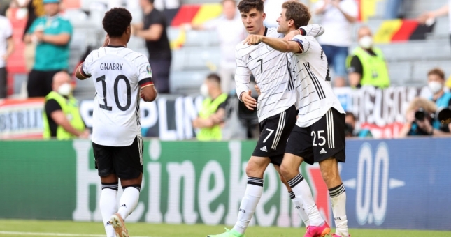 Ronaldo lập công, Bồ Đào Nha vẫn thảm bại trước người Đức