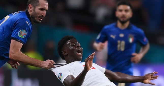 Trung vệ Ý bị lên án ‘chơi xấu’ sau trận chung kết EURO 2021