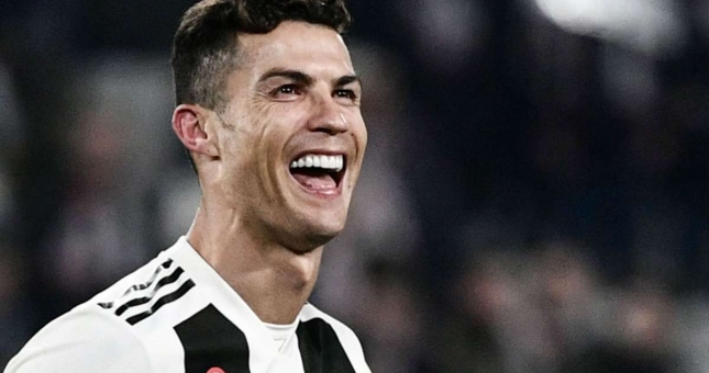 Nói xấu Cristiano Ronaldo, sếp lớn bị nhà báo tống tiền