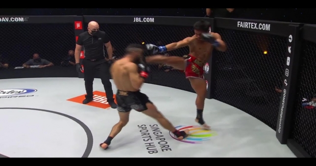 VIDEO: Võ sĩ Đông Nam Á ra đòn 'ngàn cân' khiến cao thủ Tây bất tỉnh