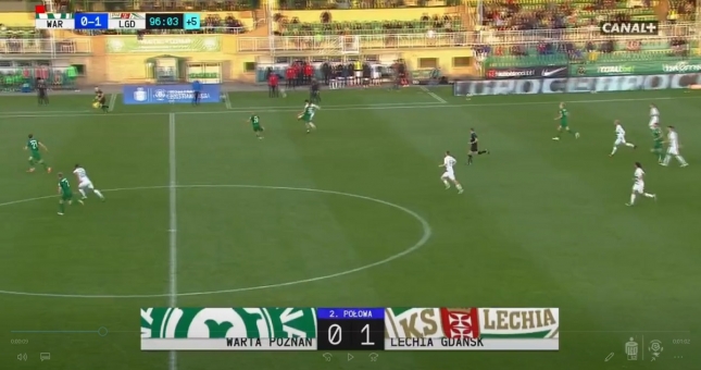 VIDEO: Ngã ngửa với pha đánh đầu phản lưới xa nhất lịch sử bóng đá