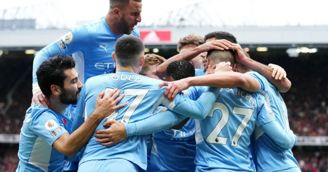 Hàng thủ ngủ mơ, Man United 'phơi áo' trên sân nhà trước Man City