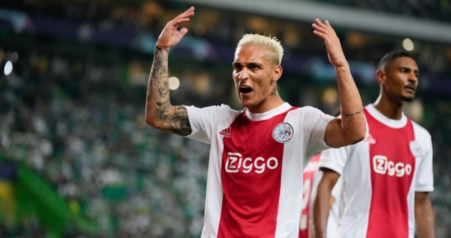 'Mục tiêu MU' lập siêu phẩm như Messi trong trận đấu khép lại năm 2021