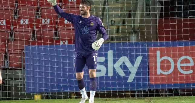 Thủ môn giải Anh lập kỷ lục Guinness với siêu phẩm từ khoảng cách 'không tưởng' 