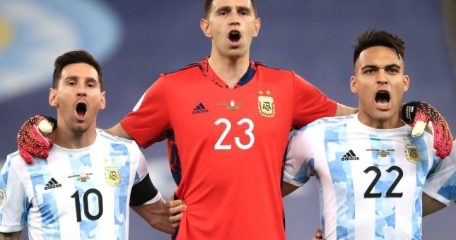 Lộ số tiền ‘khủng’ MU phải chi cho ngôi sao từng đối đầu ĐT Việt Nam