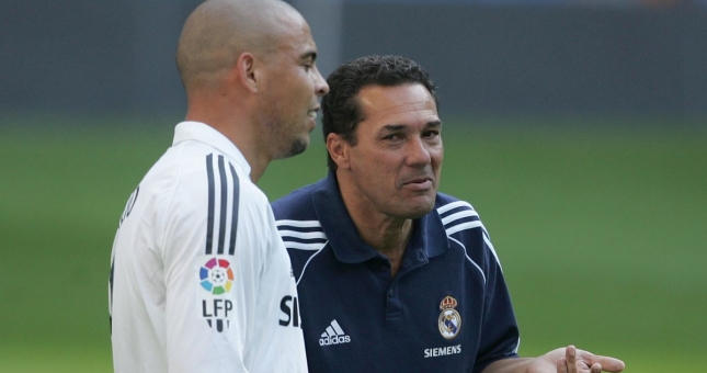 Ronaldo sa thải thầy cũ sau khi mua lại đội bóng thời niên thiếu