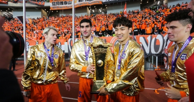 Đại gia Ngoại hạng Anh gây bất ngờ, chiêu mộ ngôi sao từ Trung Quốc?