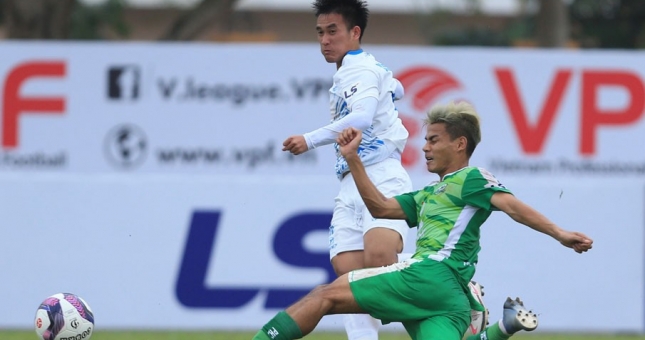 HLV Vũ Như Thành: 'Trọng tài không cương quyết khiến các pha phạm lỗi lặp đi lặp lại'