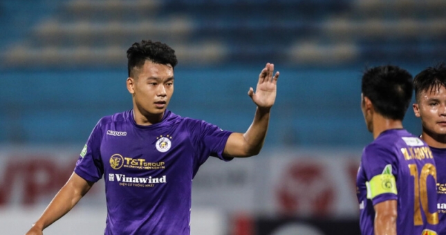 VIDEO: Xô xát căng thẳng, tuyển thủ Việt Nam bị ngoại binh bóp cổ