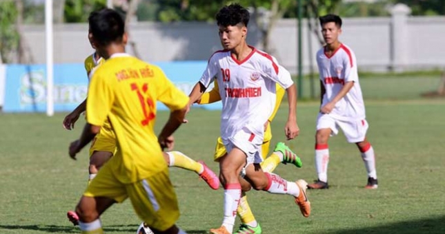 HLV Troussier triệu tập 'em họ Công Phượng' lên U18 Việt Nam