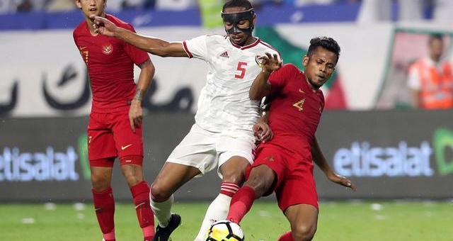 Chơi quả cảm, Indonesia khiến ông lớn Tây Á 'toát mồ hôi'