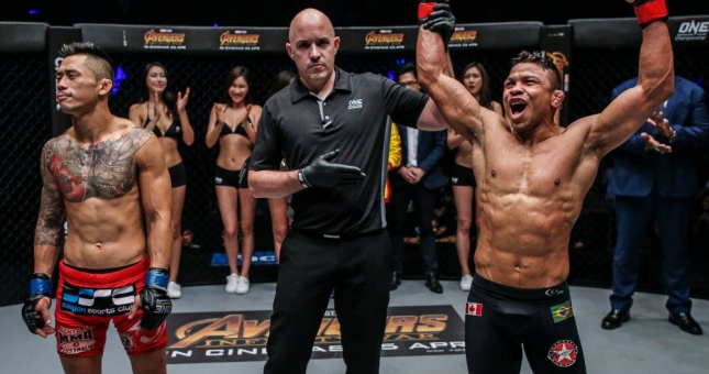 VIDEO: B.Fernandes thắng nhọc nhằn đối thủ gốc Việt