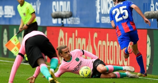 Barca chạy đà cho mùa sau bằng siêu phẩm của Griezmann