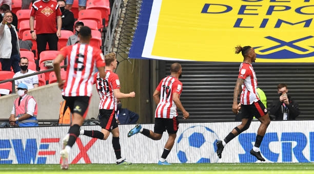 Brentford lần đầu lên chơi tại Ngoại hạng Anh