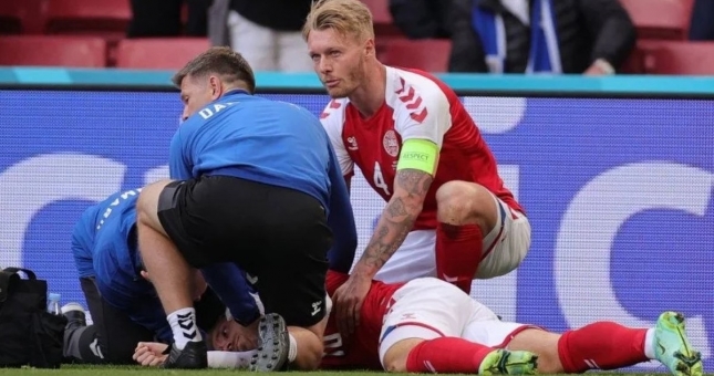 Những lưu ý buộc phải biết khi sơ cứu người đột quỵ trên sân bóng