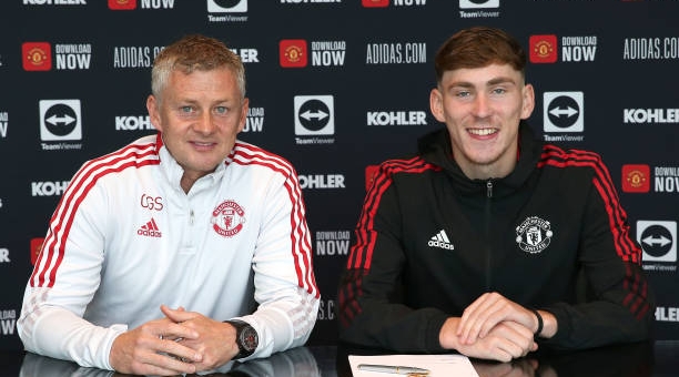 Fan MU mừng rỡ vì thương vụ 'Pirlo Vương quốc Anh'