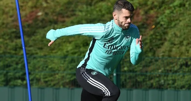 VIDEO: Arsenal chào đón 'cựu thần đồng' nước Anh trên sân tập