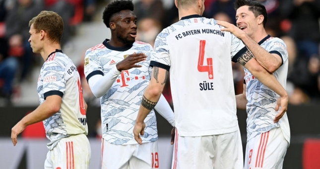 Bayern lên ngôi đầu Bundesliga bằng hiệp đấu hủy diệt