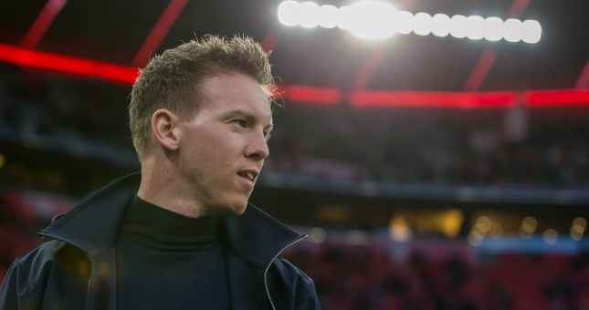 Nagelsmann mỉa mai Barca 'mua sắm mà không cần tiền'