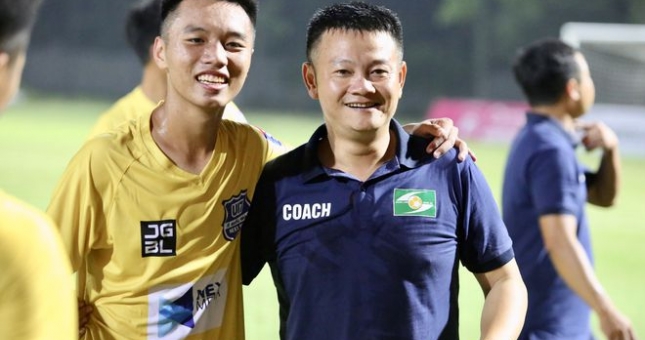 'Cậu bé vàng' Văn Quyến bại trận trước đội của Kesley Alves