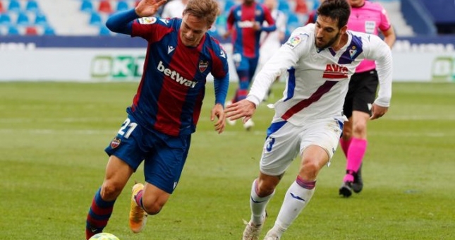 Lịch thi đấu bóng đá hôm nay 21/5: La Liga căng thẳng!