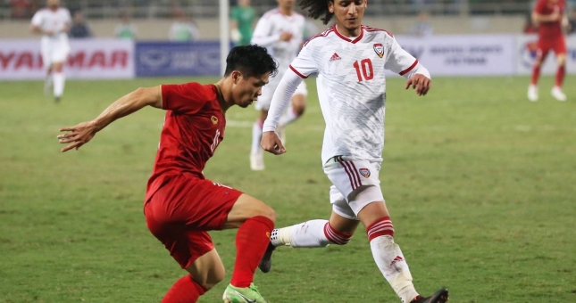 HLV ĐT UAE: 'Các đối thủ lừa chúng tôi'
