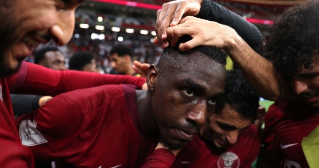 Chủ nhà World Cup 2022 thị uy sức mạnh trước Iraq