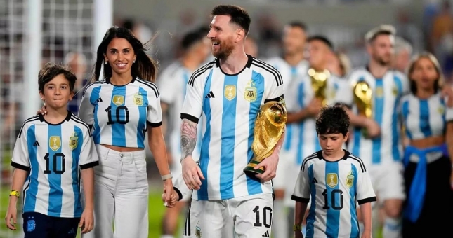 Antonela Roccuzzo gửi bức thư xúc động ngày Messi chia tay Argentina