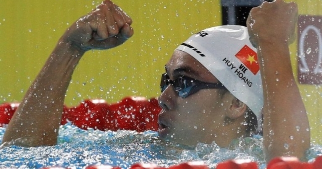 Nguyễn Huy Hoàng lập 'cú đúp', phá hai kỷ lục quốc gia tại trời Tây