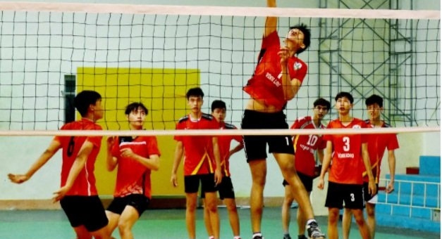 Đội bóng chuyền Vĩnh Long mang cầu thủ cao 2m14 đến tham dự giải VĐQG 2022