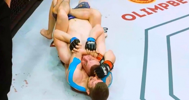 Phớt lờ trọng tài để triệt hạ đối thủ, võ sĩ MMA bị lên án gây gắt