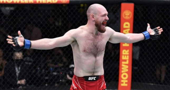 Tân binh gây sốt làng MMA với chiến thắng knock-out đầu tiên tại UFC 2022