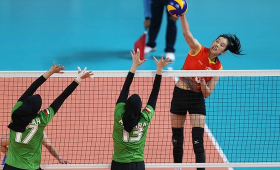 Bóng chuyền nữ Việt Nam đập tan giấc mơ chiến thắng của tuyển Indonesia tại Asiad 18