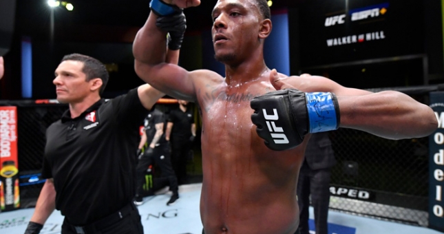 Hạ gục đối thủ, Jamahal Hill tuyên bố sẽ trở thành tân vương UFC