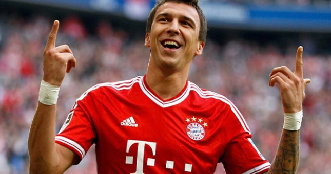 Mua hụt Lewandowski, HLV Wenger chuyển hướng sang Mario Mandzukic