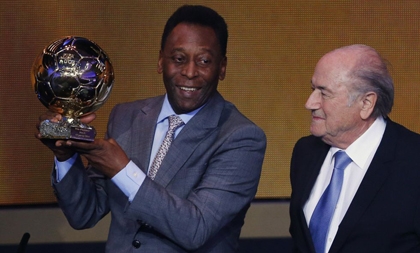 Pele nhận 'Quả bóng Vàng danh dự'