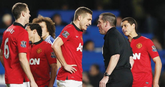 MU gặp khó, Nemanja Vidic bị treo giò 3 trận