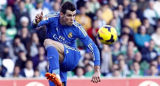 Video bóng đá: Bale diễn tuyệt kĩ roulette của Zidane