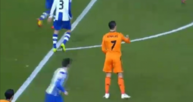 Video bóng đá: Ronaldo bực tức với đồng đội khi không hiểu ý